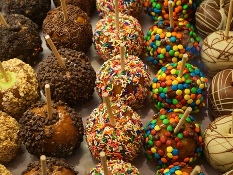Sweet Autumn Feast: Colorful Caramel Apples and Caramel Apples